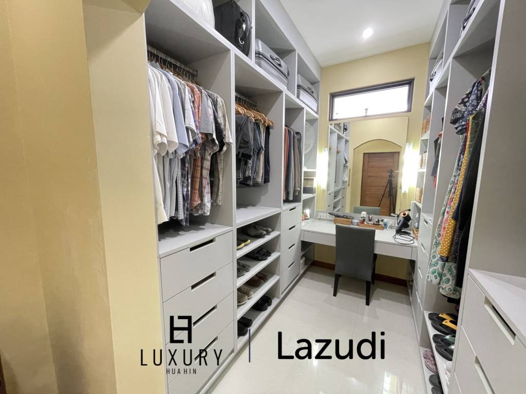 Infinity pool / 5 bedrooms / extremely well maintained