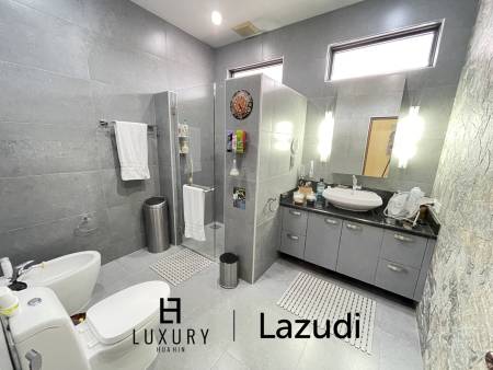 Infinity pool / 5 bedrooms / extremely well maintained