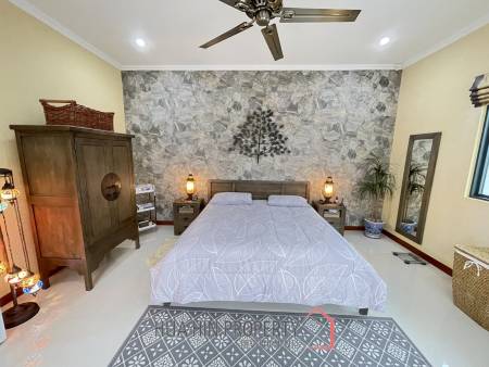 Sunset Views: 5 Bedroom Villa in absolutely superb condition