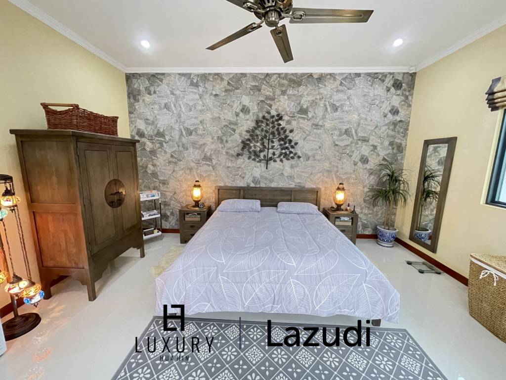 Infinity pool / 5 bedrooms / extremely well maintained