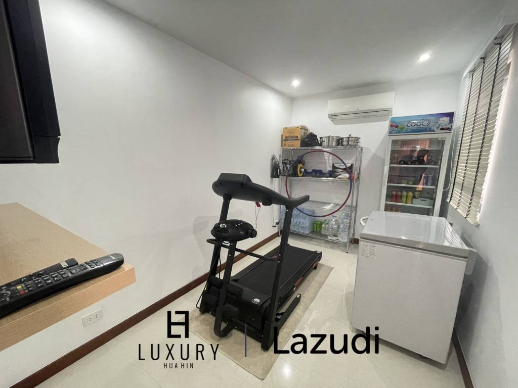 Infinity pool / 5 bedrooms / extremely well maintained