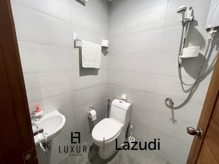 Infinity pool / 5 bedrooms / extremely well maintained