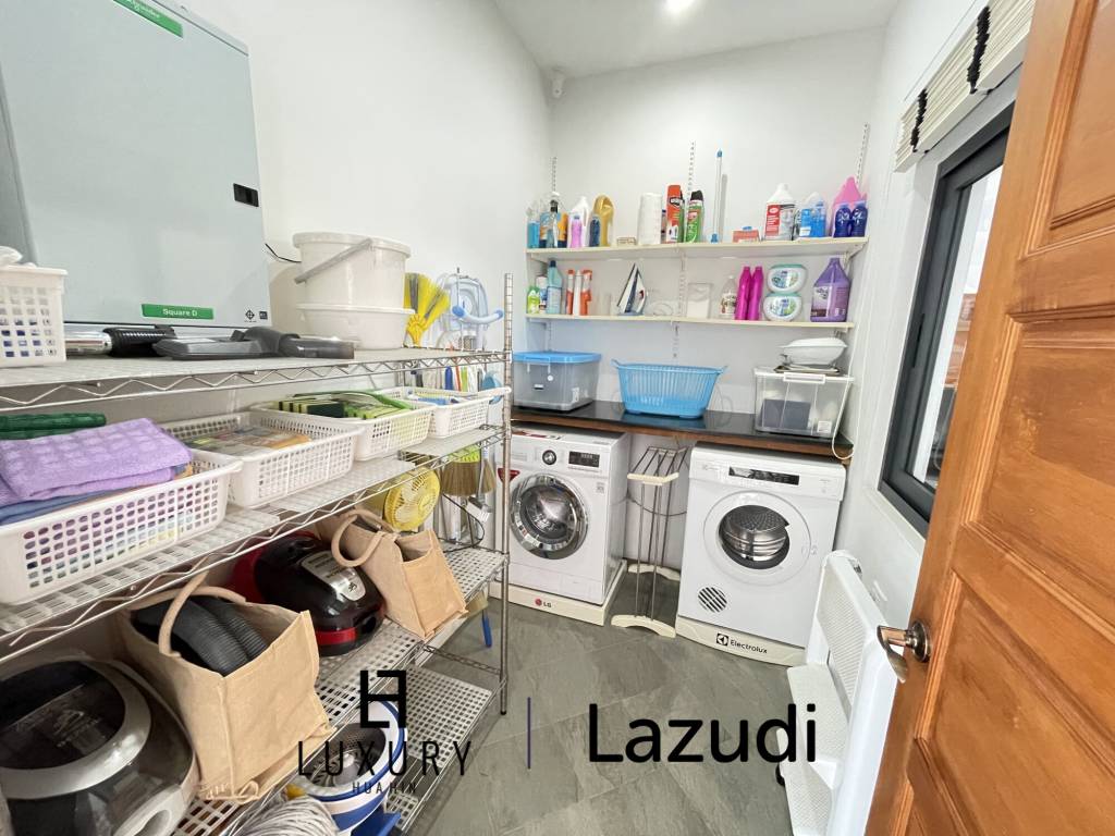 Infinity pool / 5 bedrooms / extremely well maintained