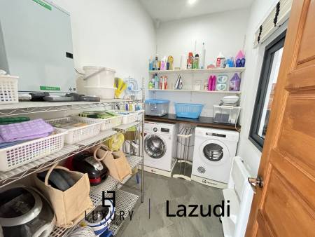 Infinity pool / 5 bedrooms / extremely well maintained