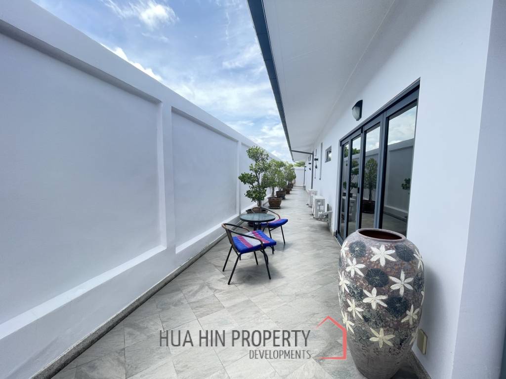 Sunset Views: 5 Bedroom Villa in absolutely superb condition