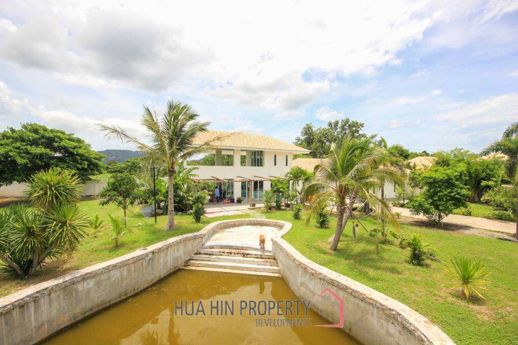 5 Bedroom House On Large Land Plot