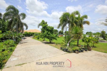 5 Bedroom House On Large Land Plot