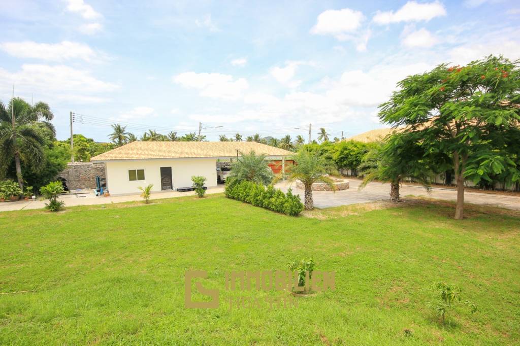 5 Bedroom House On Large Land Plot