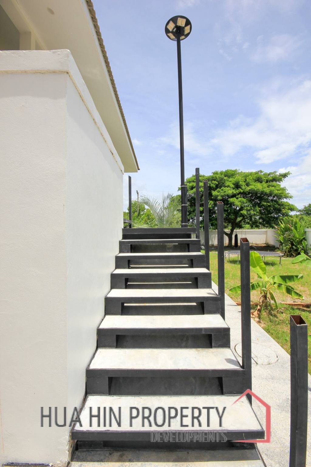 5 Bedroom House On Large Land Plot