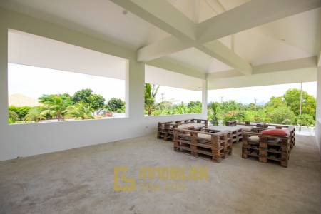 5 Bedroom House On Large Land Plot