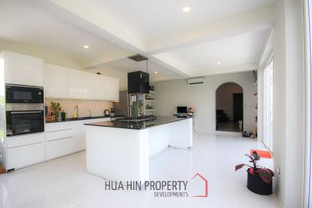 5 Bedroom House On Large Land Plot