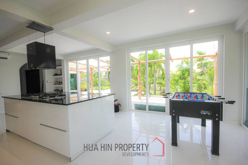 5 Bedroom House On Large Land Plot
