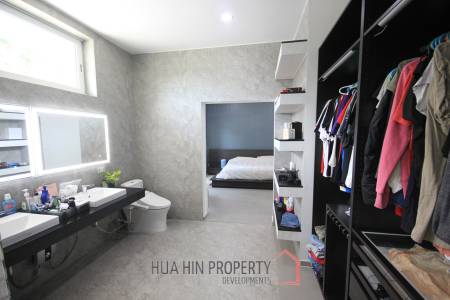 5 Bedroom House On Large Land Plot