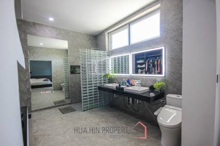 5 Bedroom House On Large Land Plot