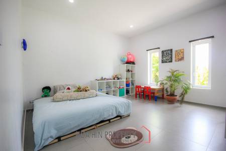 5 Bedroom House On Large Land Plot