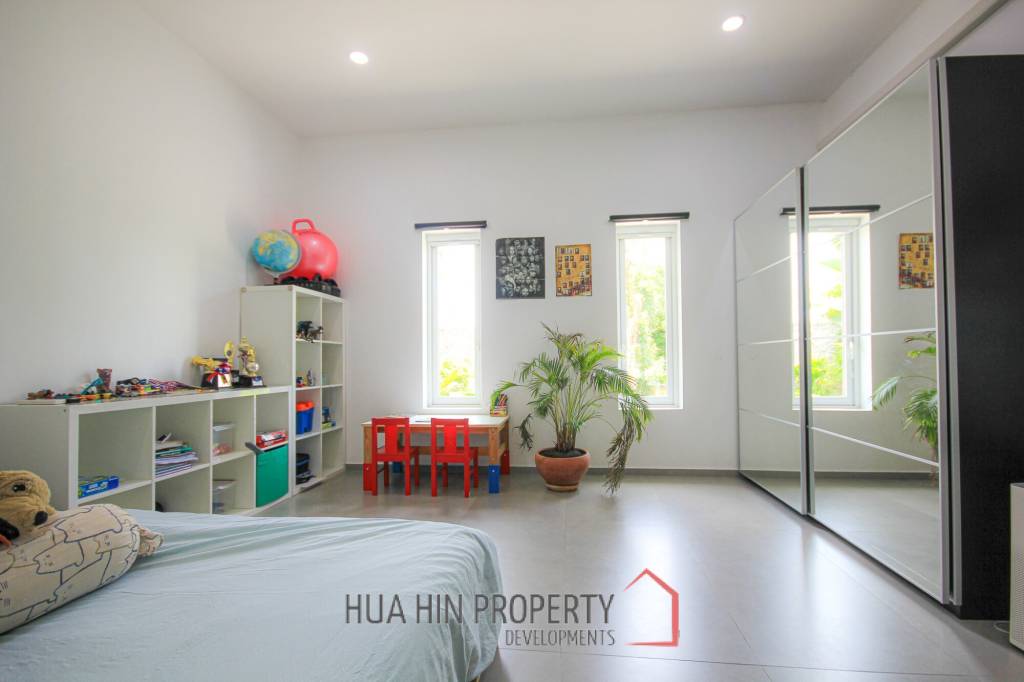 5 Bedroom House On Large Land Plot