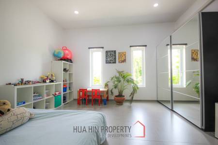5 Bedroom House On Large Land Plot