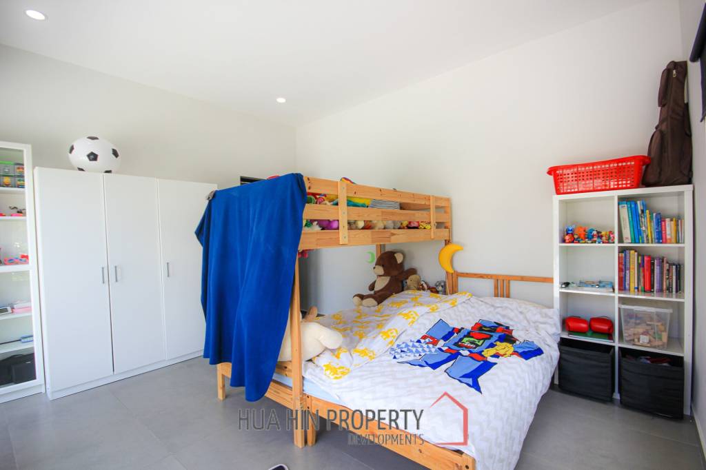 5 Bedroom House On Large Land Plot