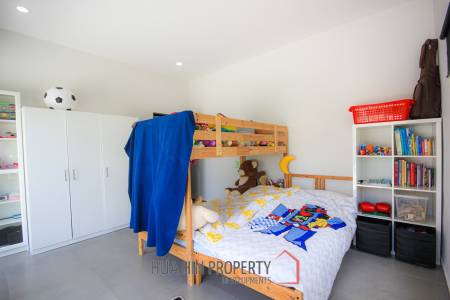 5 Bedroom House On Large Land Plot
