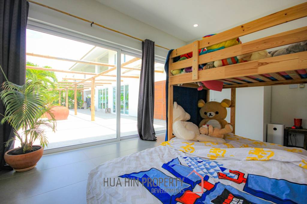 5 Bedroom House On Large Land Plot