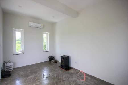 5 Bedroom House On Large Land Plot