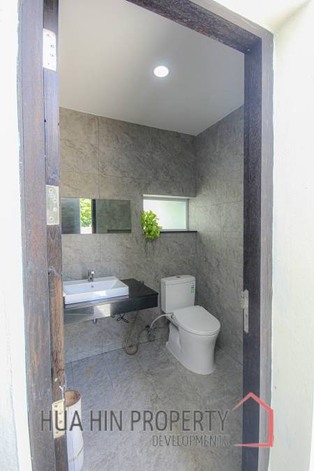 5 Bedroom House On Large Land Plot