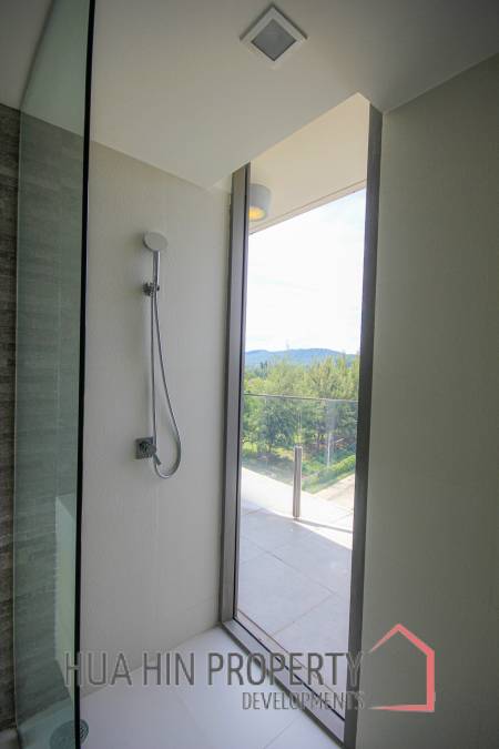 The Sanctuary: 2 Bedroom Condo With Stunning Views