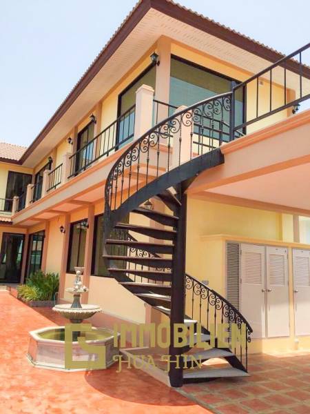Freistehendes Haus im toskanischen Stil mit 3 Schlafzimmern in der Hua Hin Soi 102