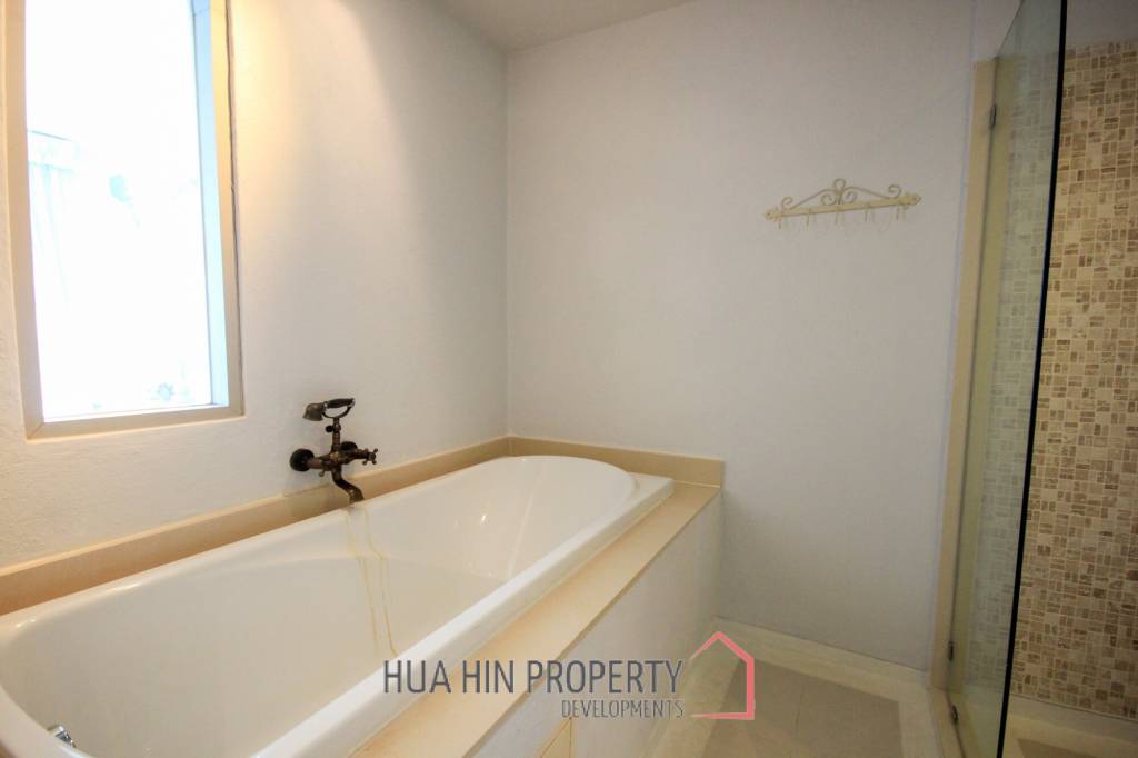 Chelona Khao Tao: 2 Bedroom Top Floor Sea View Condo
