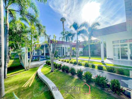 Newly Renovated 4 Bedroom Pool Villa
