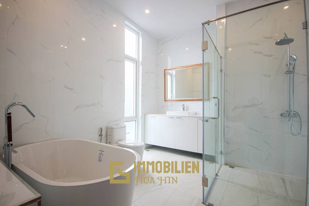 Newly Renovated 4 Bedroom Pool Villa