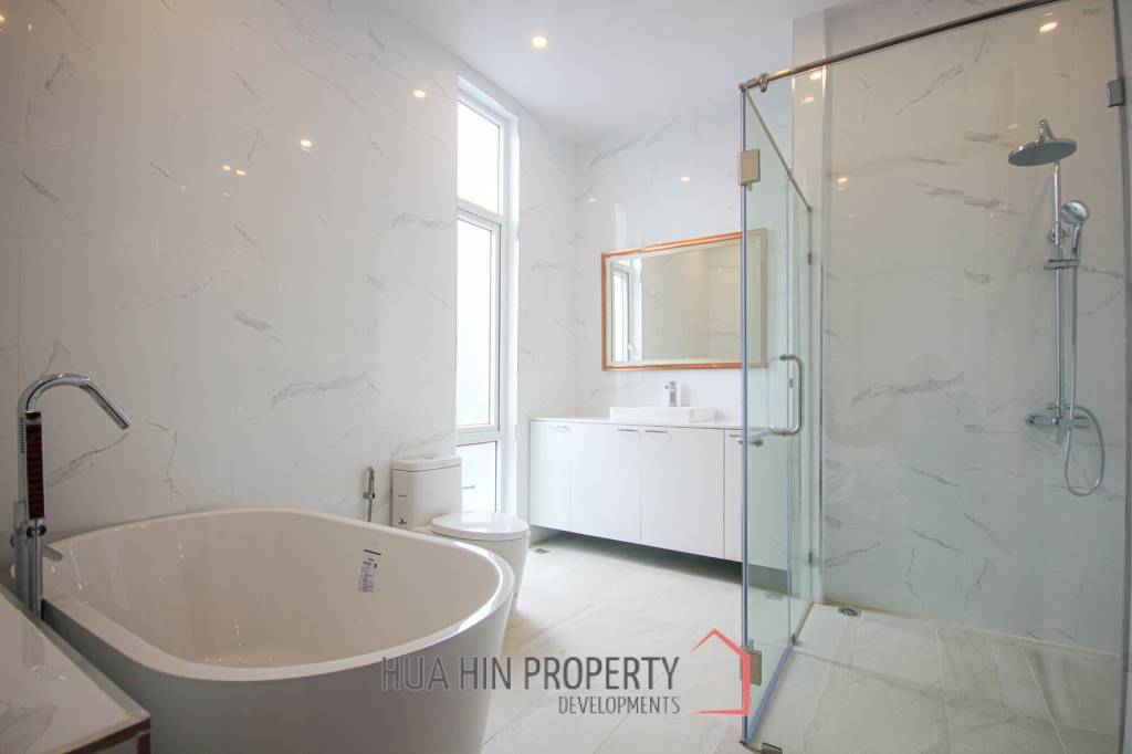Newly Renovated 4 Bedroom Pool Villa