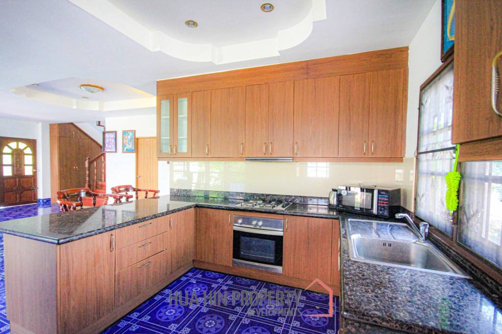 Freestanding 4 Bedroom House On Large Plot - Hua Hin Soi 2