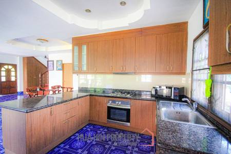 Freestanding 4 Bedroom House On Large Plot - Hua Hin Soi 2