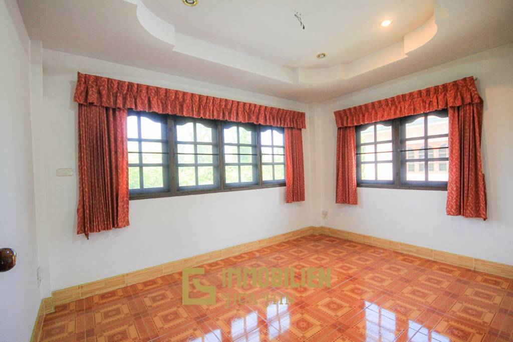 Hua Hin Soi 2: Freistehendes 4 Schlafzimmer Haus auf einem großen Grundstück