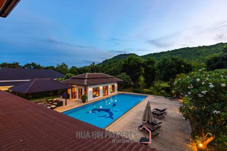 Amazing 9 bed, 8 Bath Pool Villa on Palm Hills Golf Course