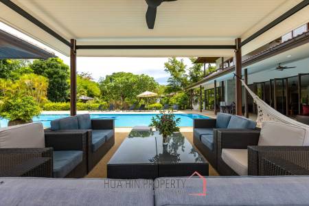 Amazing 9 bed, 8 Bath Pool Villa on Palm Hills Golf Course