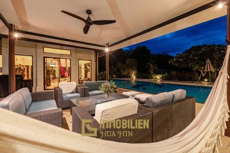 Amazing 9 bed, 8 Bath Pool Villa on Palm Hills Golf Course