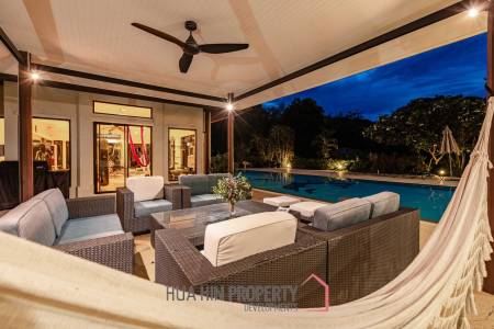 Amazing 9 bed, 8 Bath Pool Villa on Palm Hills Golf Course