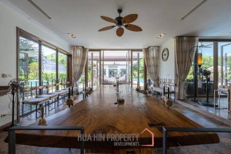 Amazing 9 bed, 8 Bath Pool Villa on Palm Hills Golf Course