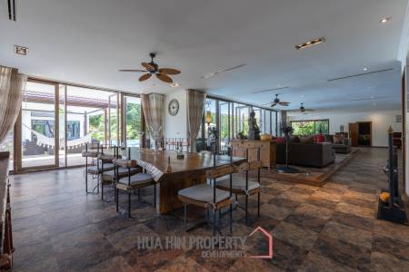 Amazing 9 bed, 8 Bath Pool Villa on Palm Hills Golf Course