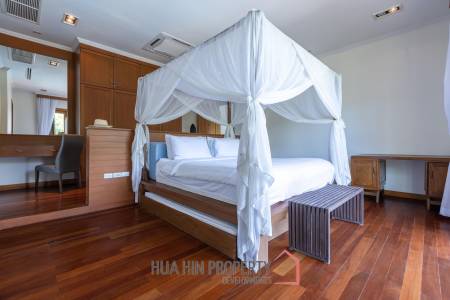 Amazing 9 bed, 8 Bath Pool Villa on Palm Hills Golf Course