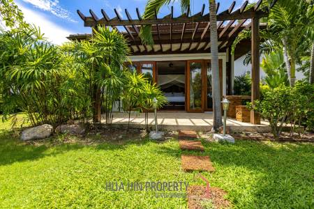 Amazing 9 bed, 8 Bath Pool Villa on Palm Hills Golf Course