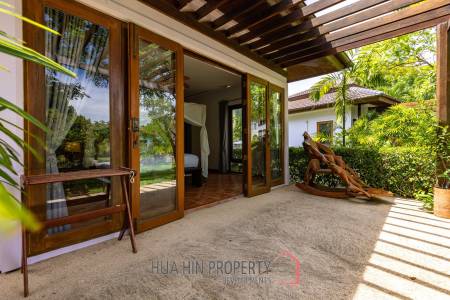 Amazing 9 bed, 8 Bath Pool Villa on Palm Hills Golf Course
