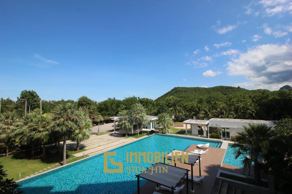 1 Bed, 1 Bath Condo in Sam Roi Yot