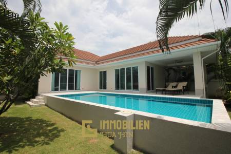 Qualitativ hochwertige und modern eingerichtete 3 Schlafzimmer Pool Villa in einem sehr gepflegten Zustand