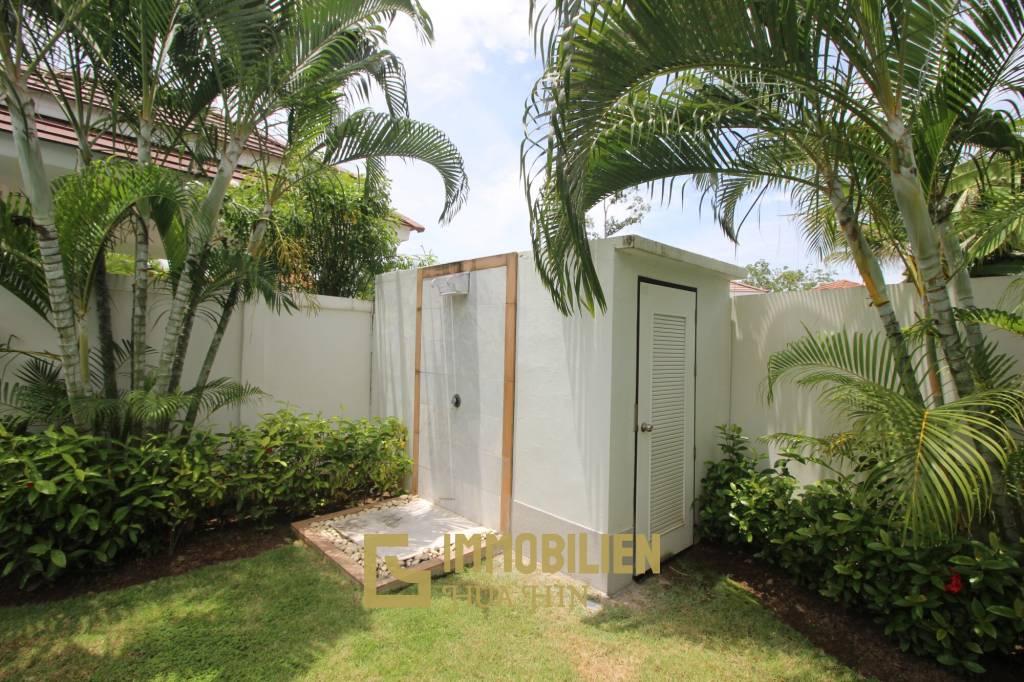 Qualitativ hochwertige und modern eingerichtete 3 Schlafzimmer Pool Villa in einem sehr gepflegten Zustand