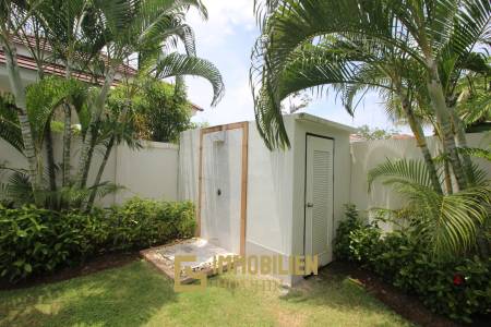Qualitativ hochwertige und modern eingerichtete 3 Schlafzimmer Pool Villa in einem sehr gepflegten Zustand