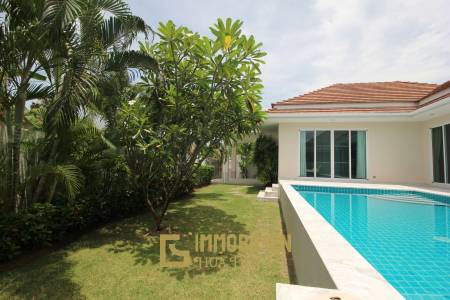 Qualitativ hochwertige und modern eingerichtete 3 Schlafzimmer Pool Villa in einem sehr gepflegten Zustand