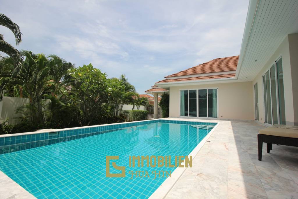 Qualitativ hochwertige und modern eingerichtete 3 Schlafzimmer Pool Villa in einem sehr gepflegten Zustand
